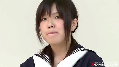 ã‚»ãƒ¼ãƒ©ãƒ¼æœã§ã®åˆã€…ã—ã„ç´ äººãƒŒãƒ¼ãƒ‰æ’®å½±ä¼šã«ã‚«ãƒ¡ãƒ©ãŒæ½œå…¥