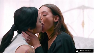 MODERN-DAY SINS - Avery ebony and April Olsen Get CAUGHT scissoring In Open House!